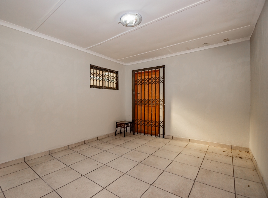 6 Bedroom Property for Sale in Sanddrift Western Cape